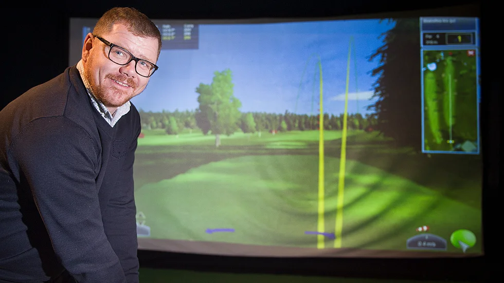 Stephen Skinner, här från sin förra sejour i Skellefteå GK, är nu tillbaka som tränare och shopansvarig. Han ser positivt på att det kan bli fler möjligheter till "indoorgolf" i stan.