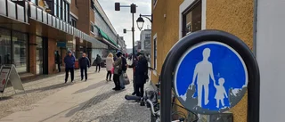Det är förbjudet att cykla på Lilla torget