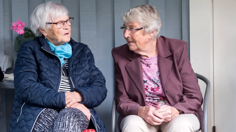 Väninnorna Eva Andersson och Eivor Andersson saknar en affär i Sonstorp. "Det skulle vara skönt att ha en affär att gå till som fungerar", säger Eivor.