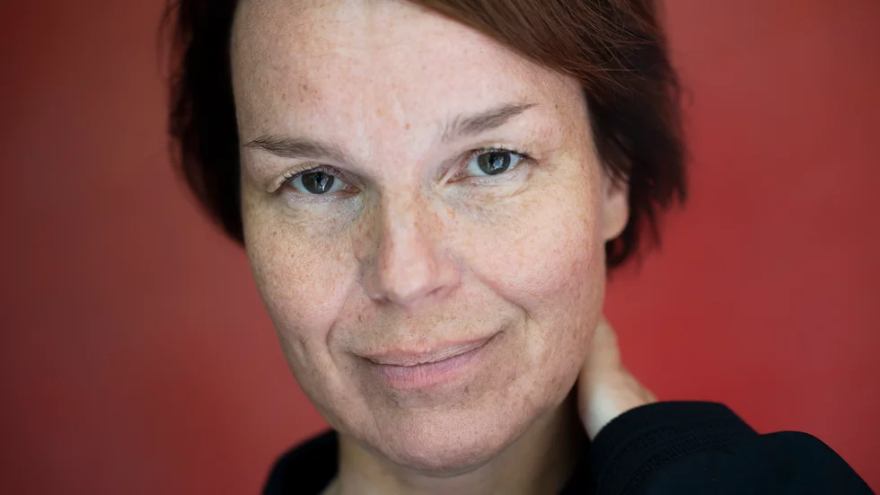 Som artist debuterade Anna Järvinen under eget namn 2007, nu debuterar hon som författare med romanen "Dröm natten till i dag". I höst ges romanen ut i Sverige och Finland. Den översätts nu även till finska. Boken påminner om en dagbok, men med stora hopp fram och tillbaka i huvudpersonens liv.