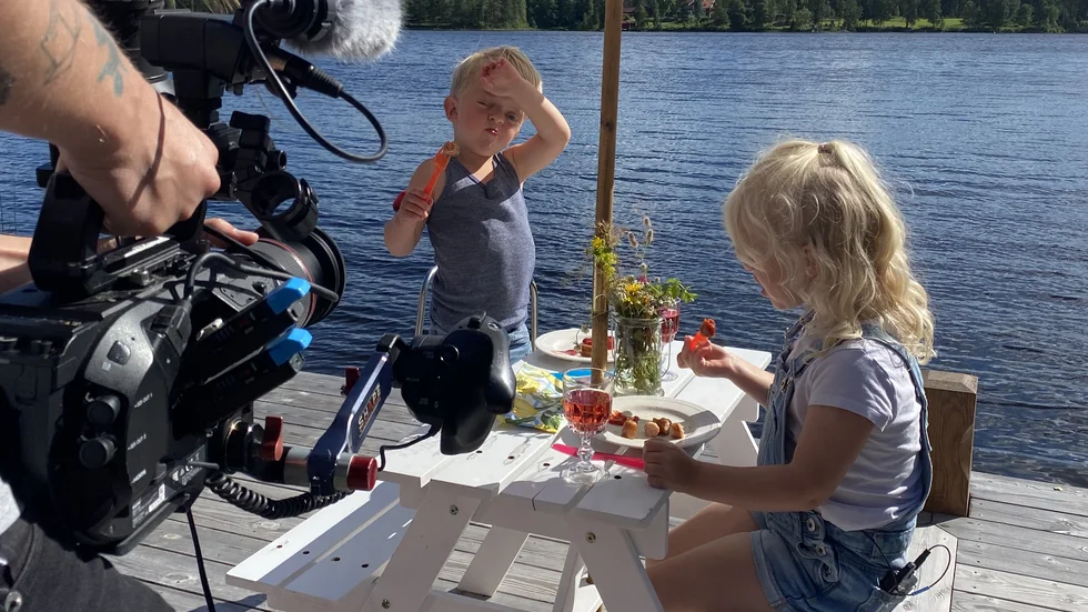 Under sommaren 2020 spelades den 4-åriga Elliot Maxstads eget barnprogram in i Katrineholm.