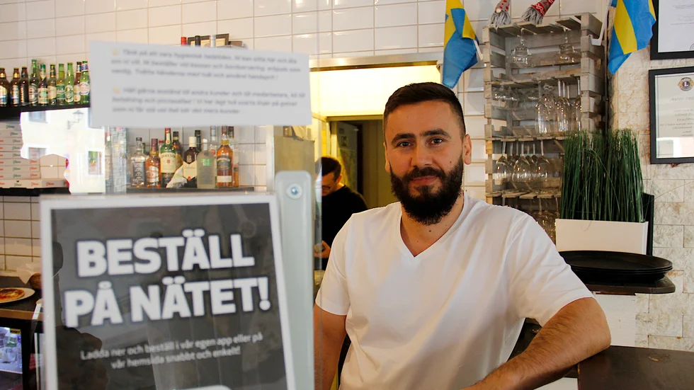 Esam Sheikho på Astas Vedugn känner att gästerna förstår att det gäller att hålla avstånd för att minska smittrisken.