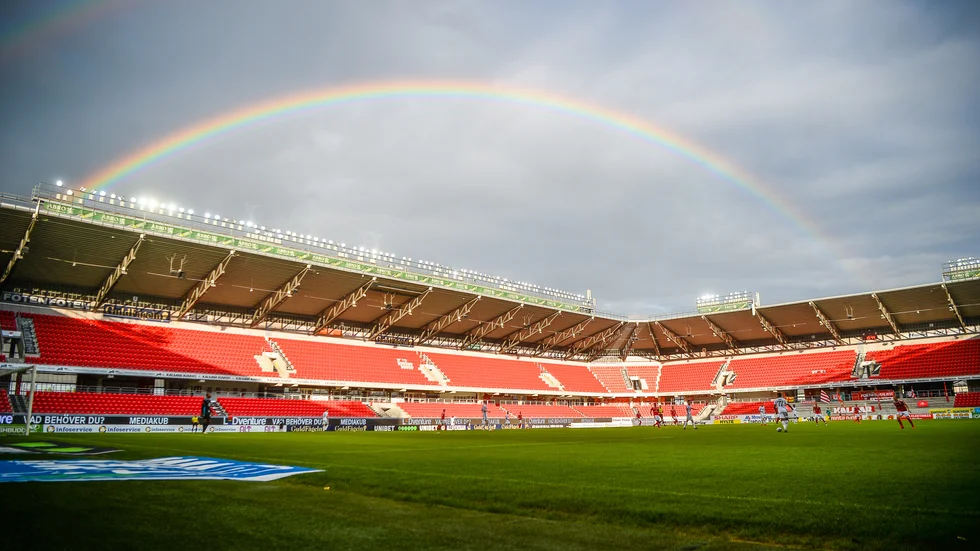 Många byten, nya spelstilen, kritik är bland annat vad allsvenskan har bestått av så här långt – och så klart regnbågen som visade sig över arena i Kalmar FF. Arkivbild.