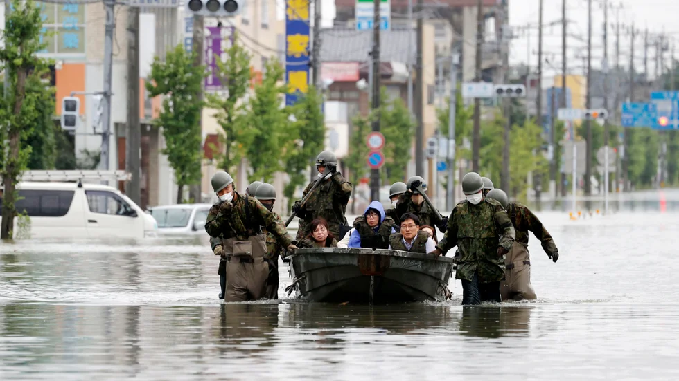 Räddningsoperationerna fortsätter på obestämd tid i södra Japan, där skyfallen inte upphört.