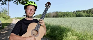 Halvtid för Mårten Falks klimatkonserter på cykel