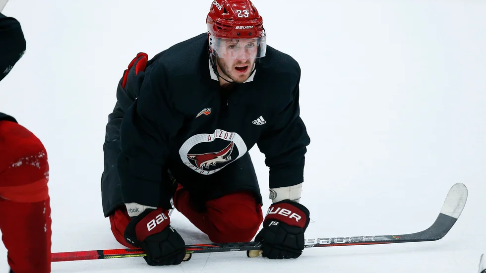 Det stormar ordentligt i den sportsliga ledningen i Arizona där svenske Oliver Ekman-Larsson är lagkapten. Arkivbild.