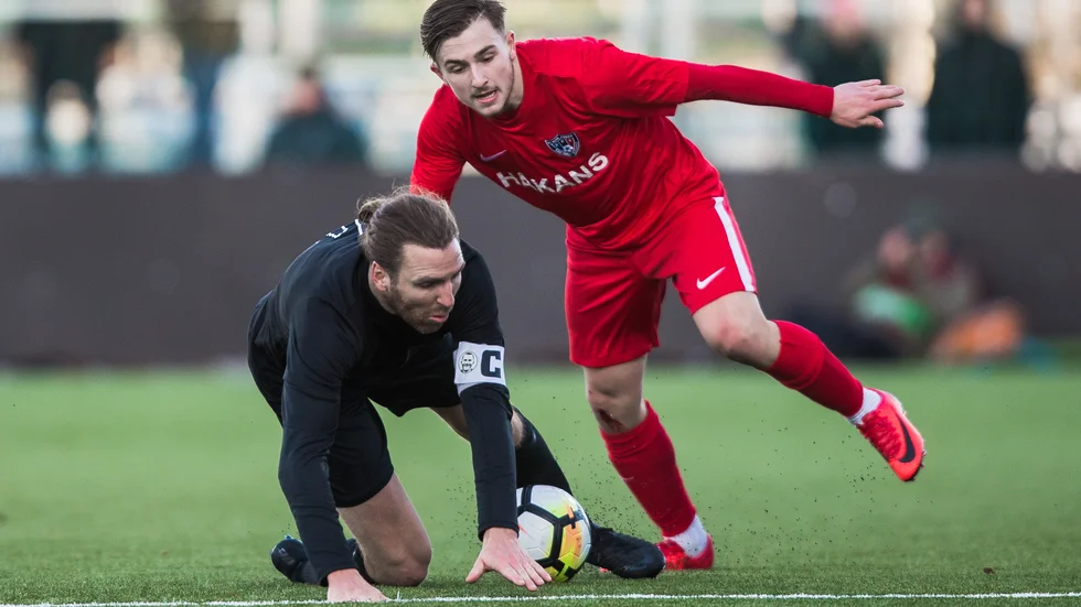 Albion Ademi i en träningsmatch mot AIK. 