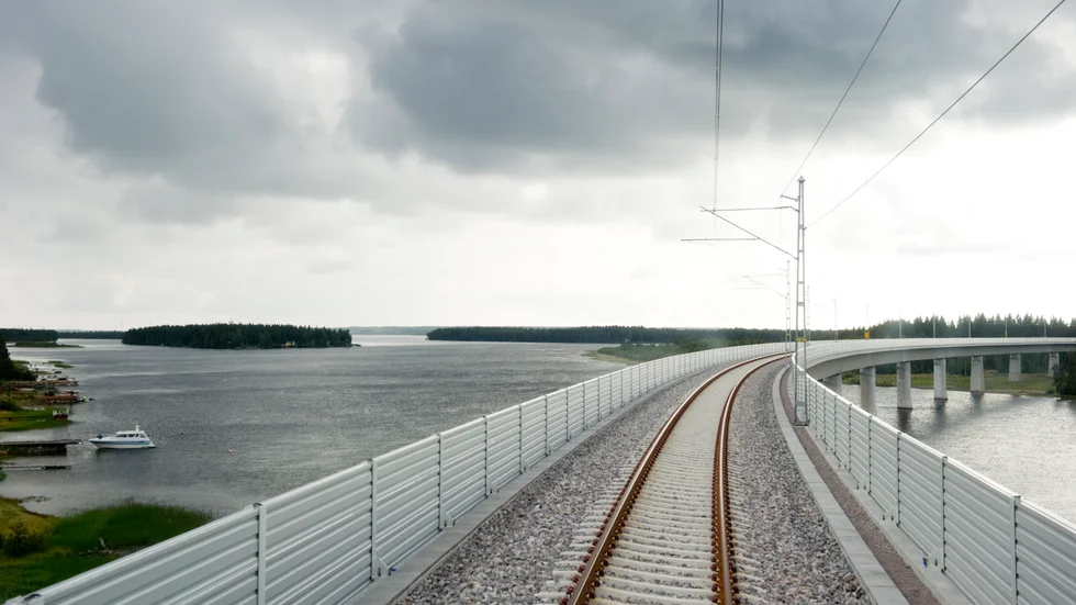 Botniabanan invigdes för lite mer än tio år sedan. Sedan dess har alltför många kapitel skrivits i följetongen om Norrbotniabanans tillblivelse.