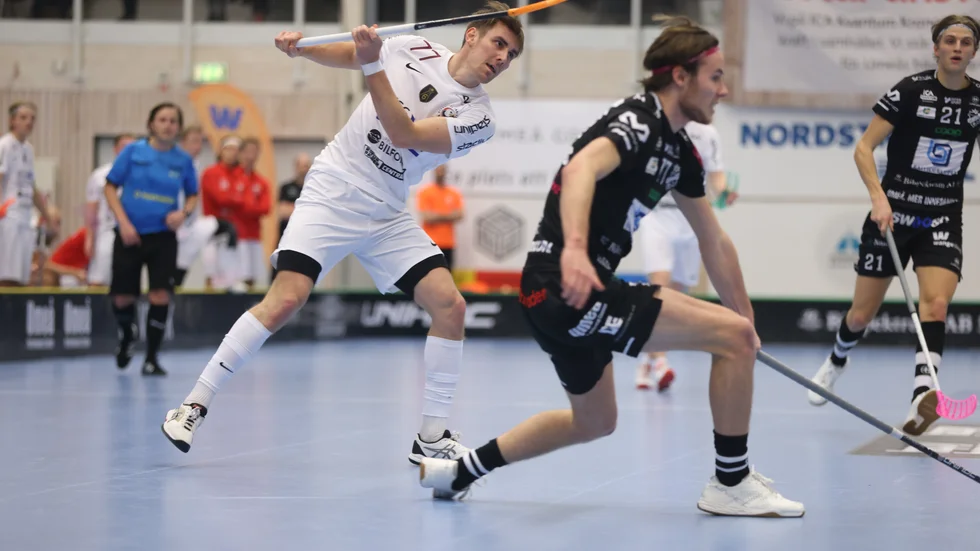 Tobias Gustafsson i Storvretas bortamatch mot Dalen, som blev kraftigt försenad efter snökaos på E4:an mellan Sundsvall och Umeå.
