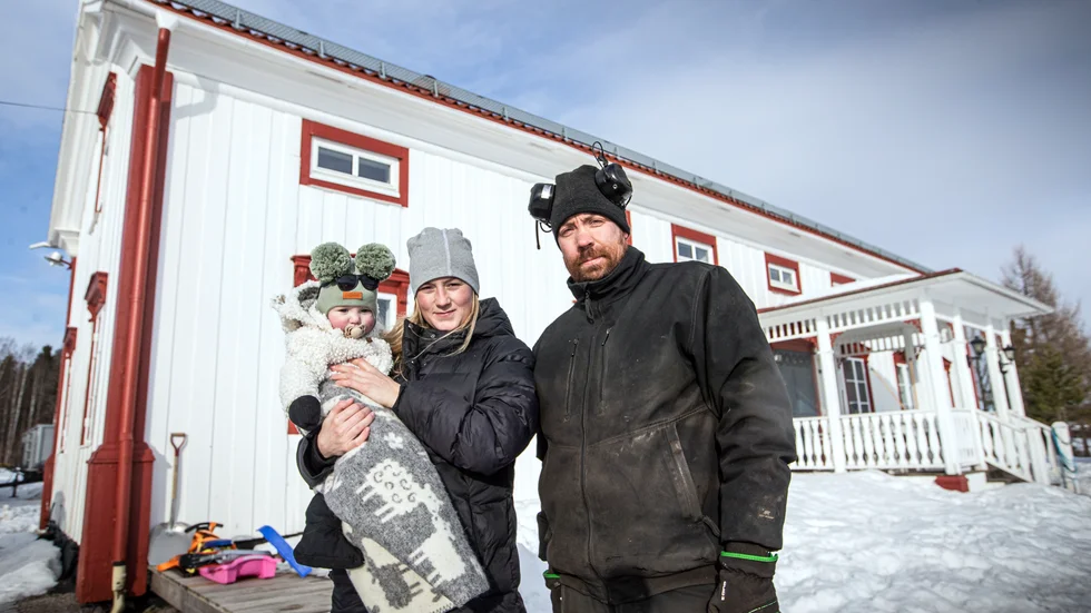Paret Madeleine Forsberg och Håkan Bergkvist lät sig inte avskräckas av hårt arbete och dålig lönsamhet i branschen. När de fick chansen köpte de en mer än 300 år gammal gård i Sjulsmark med 100 kor.