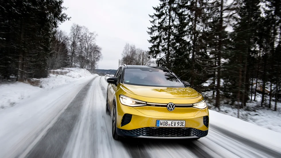 En Volkswagen ID4, en av Volkswagens nya elbilar. Arkivbild.