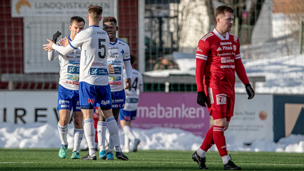 Veckans avsnitt av podcasten Fotbollsfredag gästas av Jens Hedström och Christer Andersson.