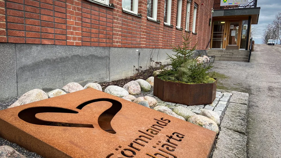 Trots att de flesta restriktionerna nu är borttagna fortsätter kommunens verksamheter att arbeta i restriktiv anda.