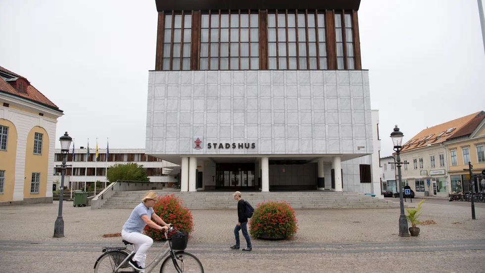 Stå på er ni stolta modiga Moderater från Nyköping som vågar säga ifrån! Ingen av oss "gamla Moderater" vill ha diktatur. Skriver signaturen: Besviken Moderat väljare.