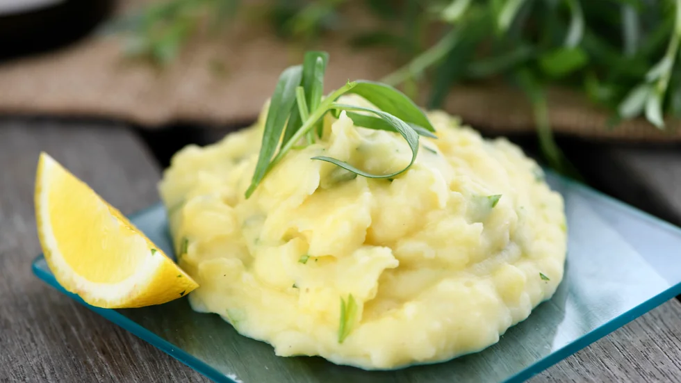 Straffet kan bli kännbart för den som kastar potatismos på en annan.