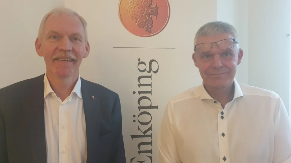 Sparbanken i Enköping är länets äldsta, nu levande, företag. Magnus Bromark, vd och Peter Asplund, kontorschef.