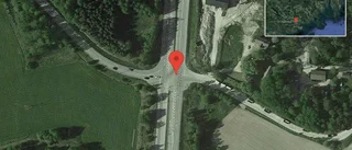 Olycka på väg 53 - helt stopp i ett körfält
