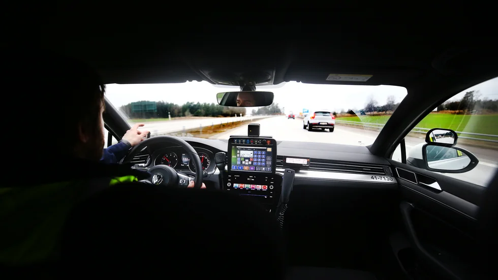 Polisen i jakten på fastsyndare på E20.
