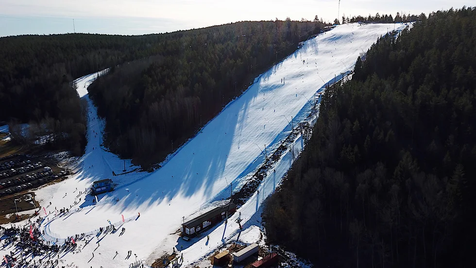 Efter lite liftproblem öppnar Yxbacken på lördagseftermiddagen.