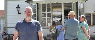 Populära glasstället löste serveringen med lucka