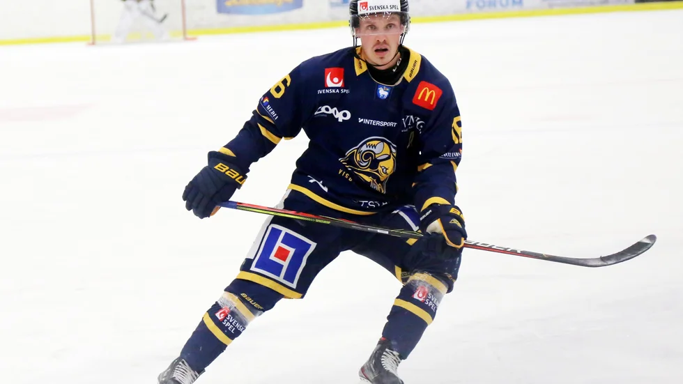 Carl Ericson och hans Visby Roma inleder play-in mot Halmstad på tisdagskvällen.