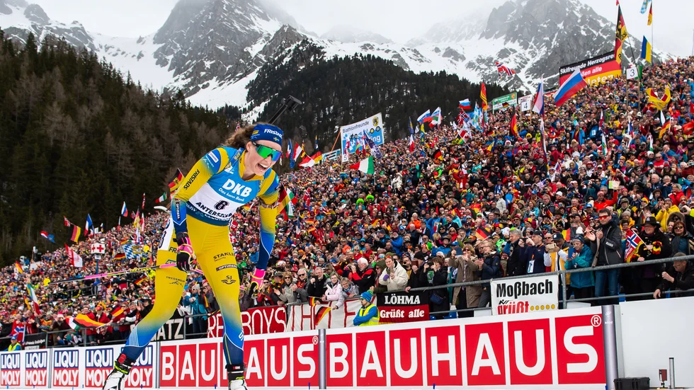 En bild som känns overklig när 2020 avslutas. För tio månader sedan hejade tusentals åskådare fram Hanna Öberg till hennes brons-medalj i VM. Men bara ett par veckor efter mästerskapet tömdes hela idrottsvärlden på publik, någon som sedan bestod under resten av året. 
