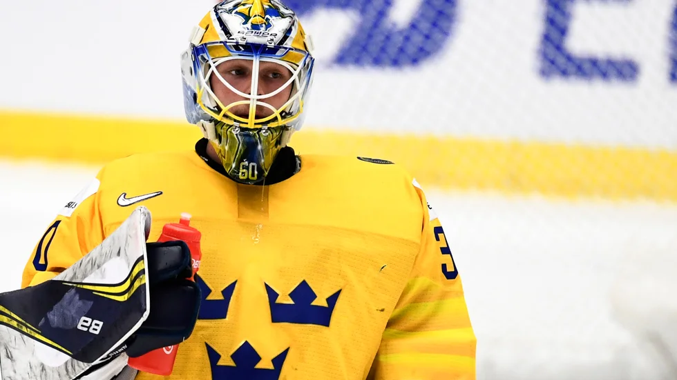 "Jag har varit otroligt taggad att få komma ut ur rummet och komma på is med grabbarna." Sveriges målvakt Hugo Alnefelt är rejält taggad inför JVM-premiären mot Tjeckien på lördag. Arkivbild.
