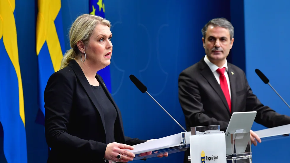 Socialminister Lena Hallengren (S) och näringsminister Ibrahim Baylan (S) presenterar pandemilagstiftning under en digital pressträff i Rosenbad.