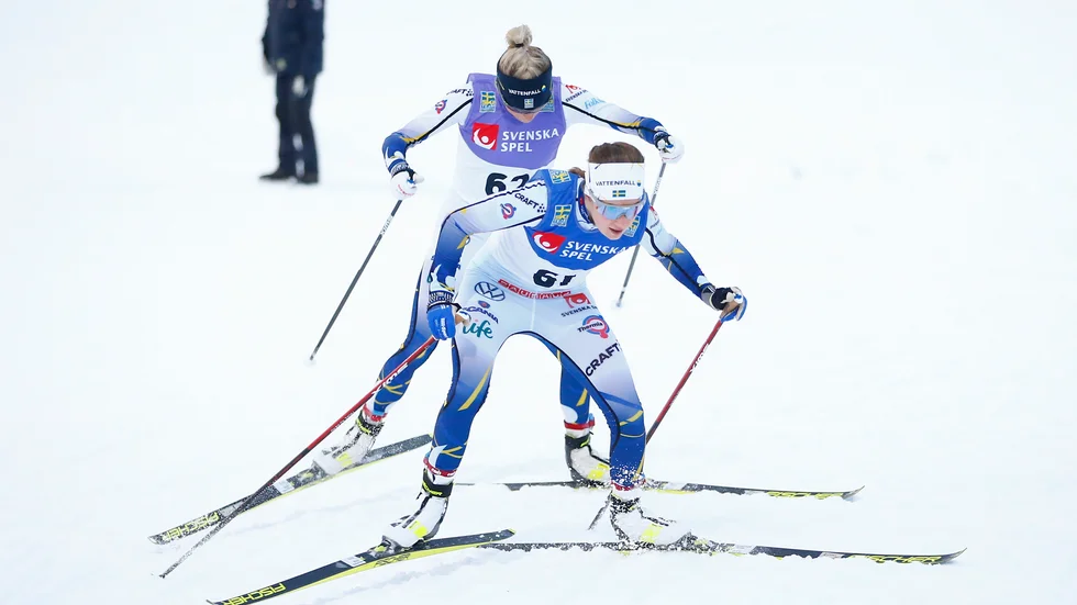 Ebba Andersson och Frida Karlsson var som väntat i en klass för sig i träningstävlingen i Östersund.