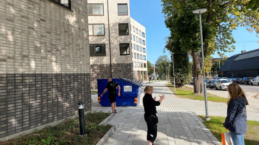 Husen ligger inte helt i linje med varandra, vilket skapar en mjukare inramning.