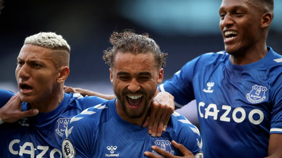 Evertons Dominic Calvert-Lewin, i mitten, firar ett av sina tre mål mot West Bromwich.