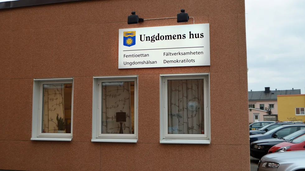 Hyreskontraktet för Ungdomens hus och Femtioettan ska sägas upp, beslutade Fritidsnämnden under tisdagen.