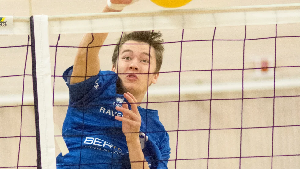 Uppsala Volleyboll halkar efter i kampen om slutspelsplatserna.