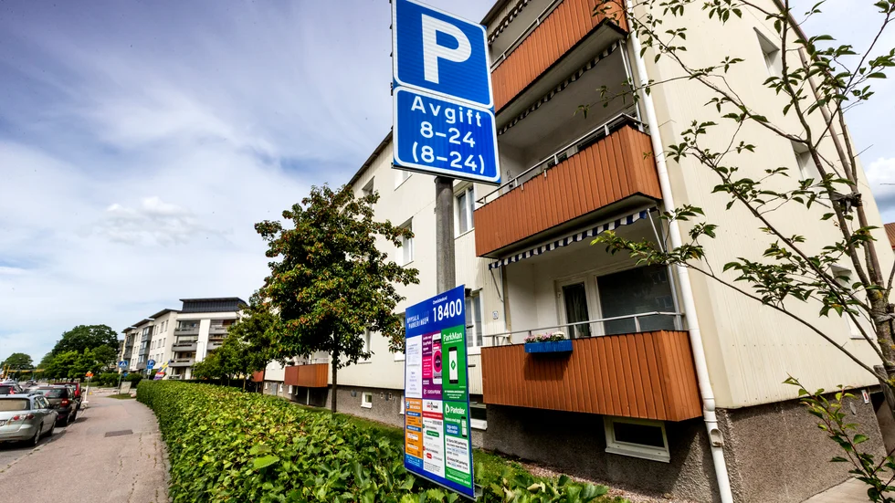 Det är inte kommunens uppgift att ordna gratis bilparkering åt alla på kommunal mark, skriver  Staffan Jonsson.