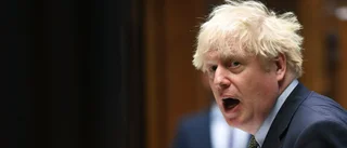 Johnson nödgad stänga England igen