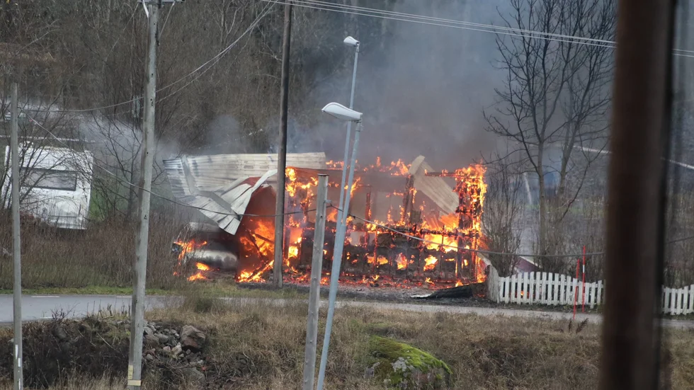 Branden uppstod under måndagsförmiddagen.