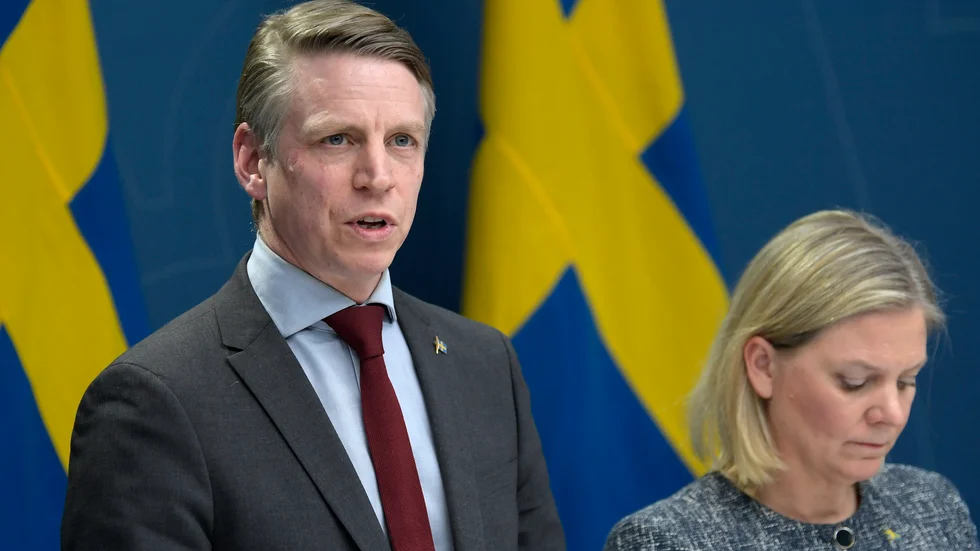 Finansmarknadsminister Per Bolund (MP) och finansminister Magdalena Andersson (S) presenterade de nya krisåtgärderna vid en presskonferens.