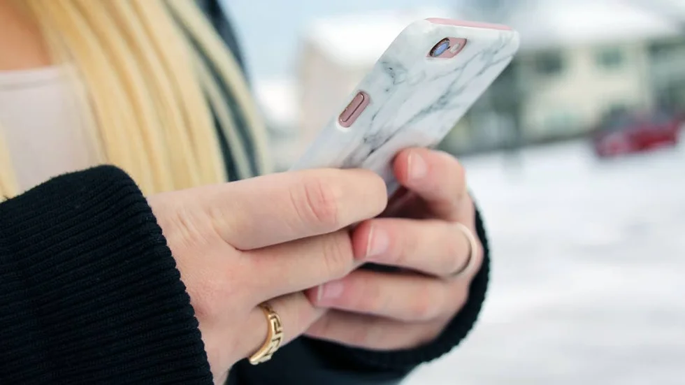 Via en kvinnas mobil kunde ett hundratal sexkontakter identifieras.