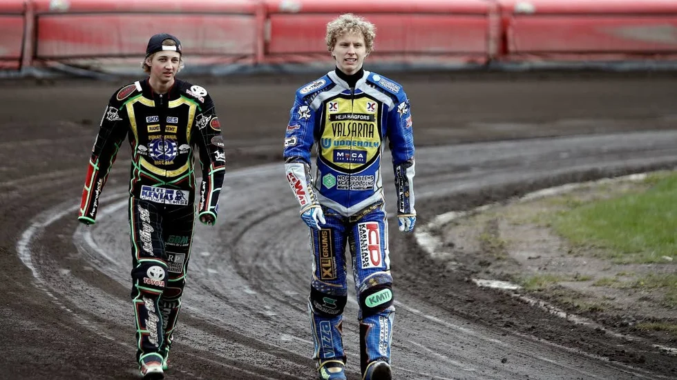 Fredrik Engman och Victor Palovaara fick inte köra lördagens match i Elit B. Banan var för mjuk.
