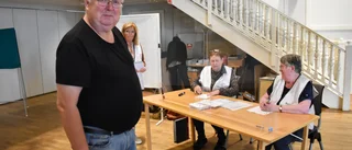 Förtidsröstningen drog igång i nya lokaler: ”Far utomlands och ville passa på”