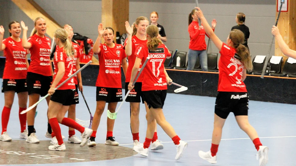 Storvreta jublar över en av tre fullträffar mot Gävle. Uppsalalaget vann med 3-2 och avancerade i Svenska cupen.