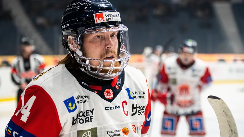 Erik Gustafsson och VIK tog under måndagskvällen säsongens första trepoängare.