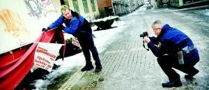Klottrare  
förstörde  
godisvagn