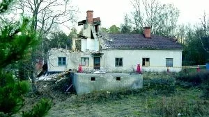 Huset revs. Fastigheten Lokomotivet har rivits och därmed har ett stycke historia försvunnit från Gunnebo.  Foto: Ilkka Ranta