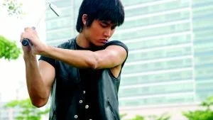 Den ohederlige golfaren. Tae-suk (Jae Hee) varvar husockupationer med golfträning, en inte helt vanlig kombination i samtida film.Foto: Triangelfilm