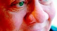 Teaterdebut. Carl Johan De Geer gör en av rollerna när "Söderkåkar" sätts upp på Boulevardteatern i Stockholm. Foto: Pressens Bild/Arkiv