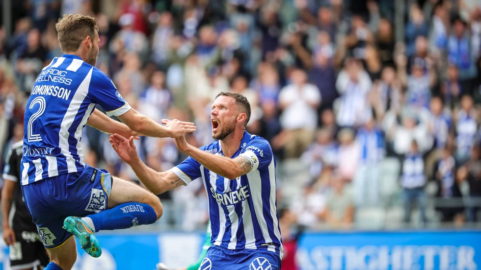 Emil Salomonsson och Marcus Berg jublar efter ett av Bergs två mål.