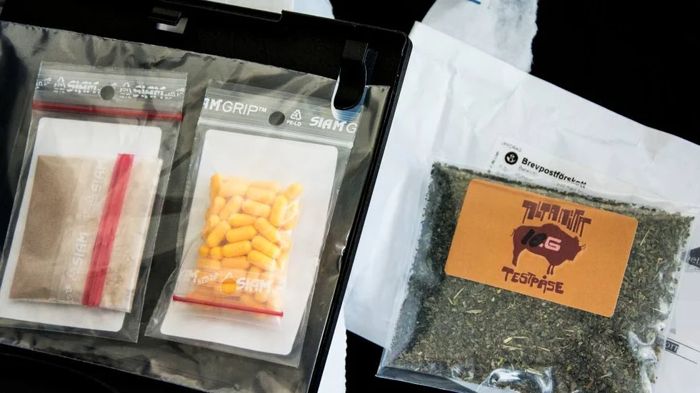 Nätdroger. Bruket av nätdrogen spice minskar i Sverige efter att ha nått en topp i fjol.  Även i Västervik märks nedgången. Bland annat har skola, polis och fritidsverksamhet genomfört informationsinsatser för föräldrar och elever.