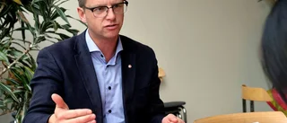 Damberg lovar mer till vården