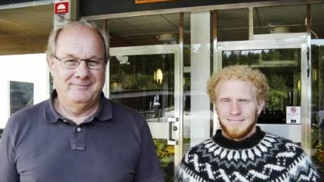 Rektor Hans Åhlund tillsammans med nye kursföreståndaren för fritidsledarutbildningen, Tomas Bovinder, Västervik.Foto: Hans Brandin